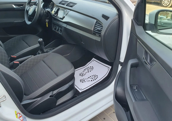 Skoda Fabia cena 48900 przebieg: 64003, rok produkcji 2021 z Warszawa małe 529